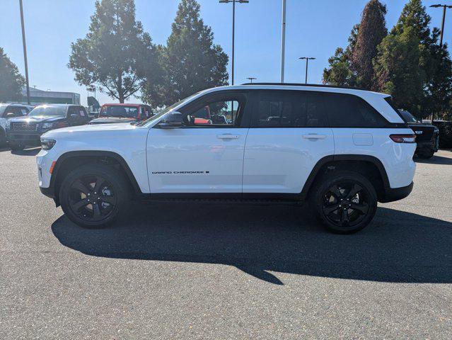 new 2025 Jeep Grand Cherokee car, priced at $50,590