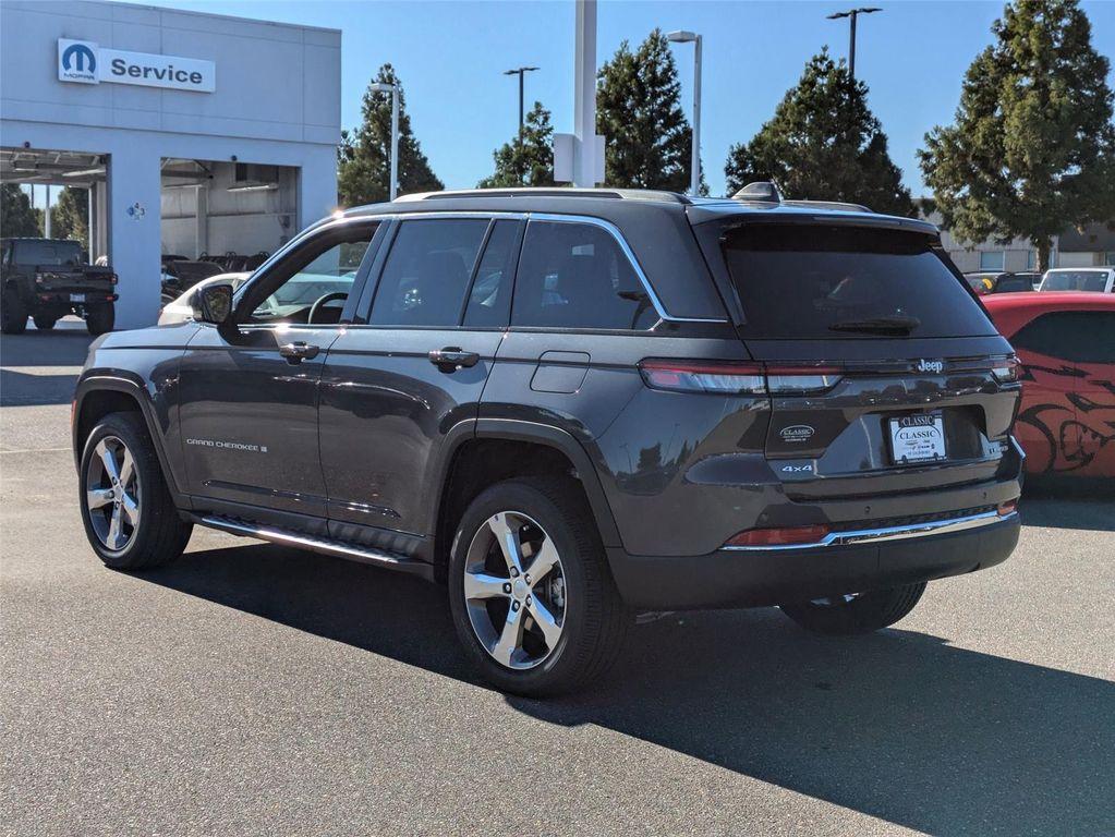 new 2025 Jeep Grand Cherokee car, priced at $50,930