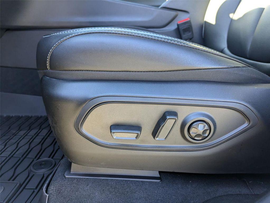 new 2025 Jeep Grand Cherokee car, priced at $50,930