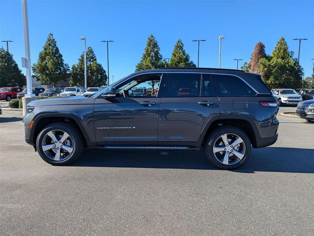 new 2025 Jeep Grand Cherokee car, priced at $50,930