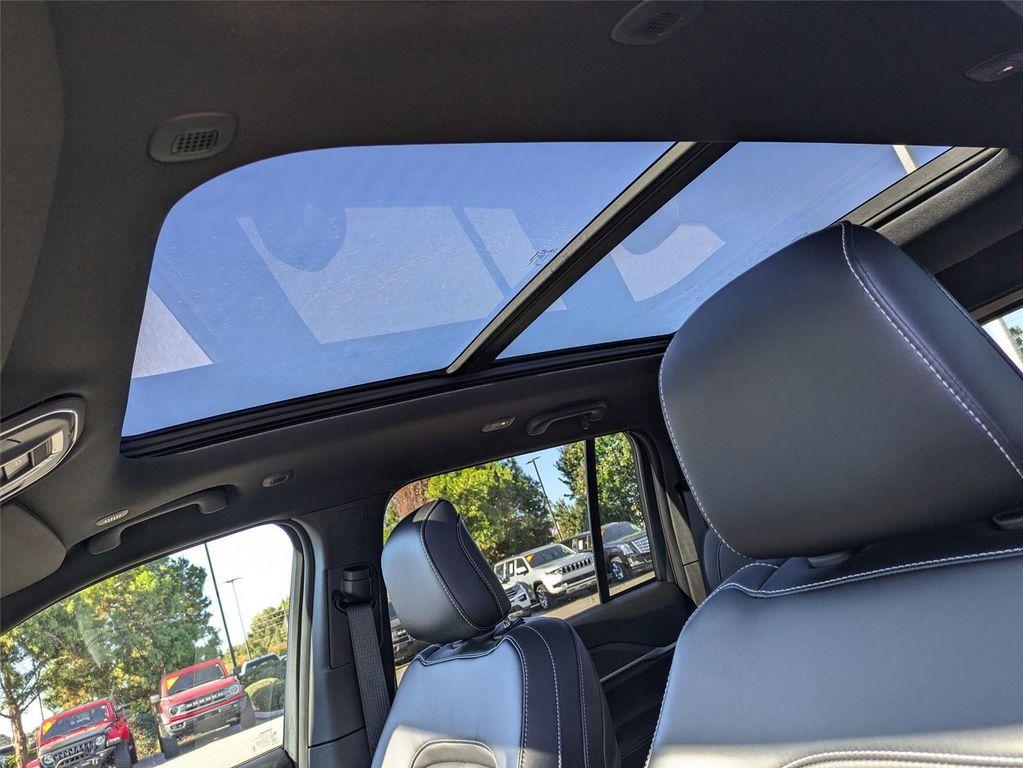 new 2025 Jeep Grand Cherokee car, priced at $50,930
