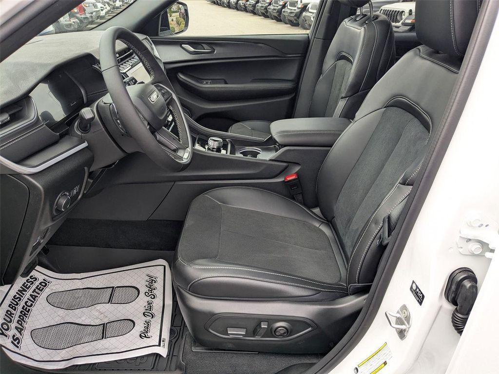 new 2025 Jeep Grand Cherokee car, priced at $42,385