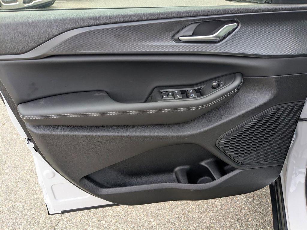 new 2025 Jeep Grand Cherokee car, priced at $42,385