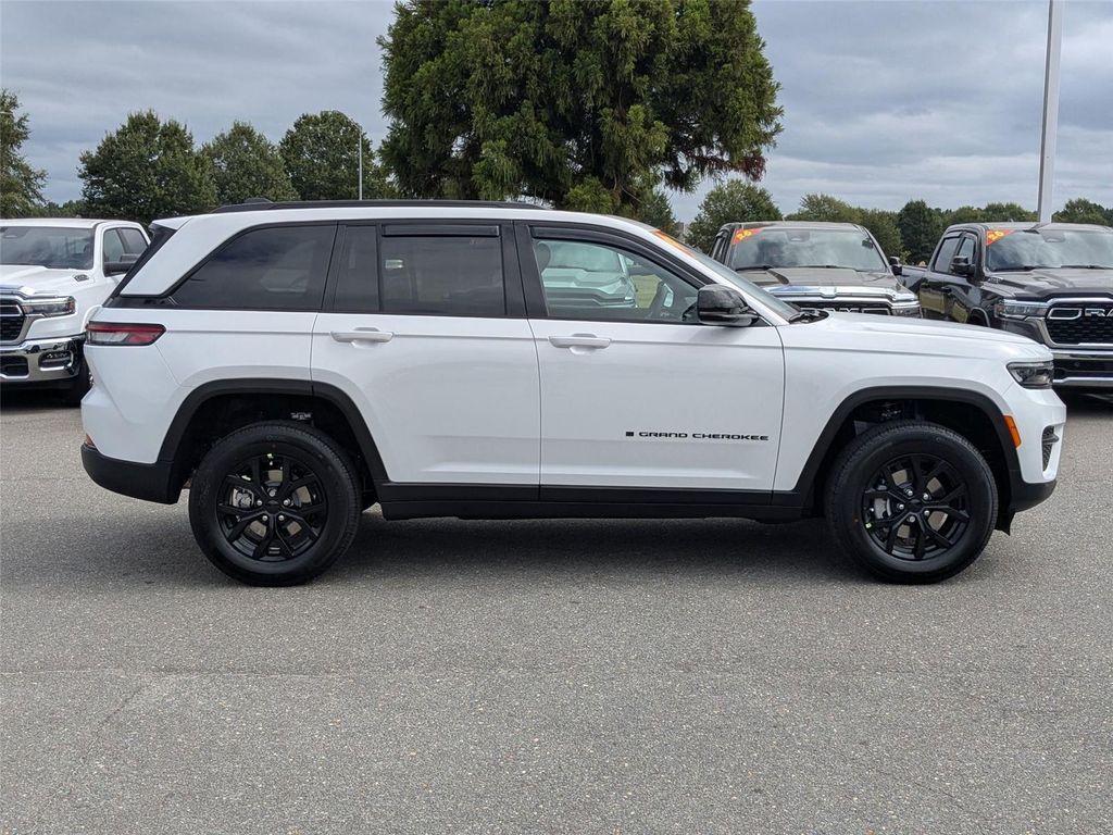 new 2025 Jeep Grand Cherokee car, priced at $42,385