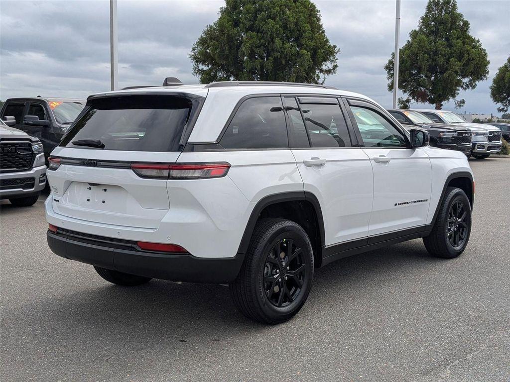 new 2025 Jeep Grand Cherokee car, priced at $42,385
