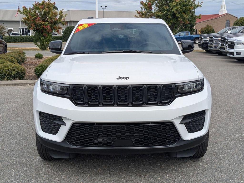 new 2025 Jeep Grand Cherokee car, priced at $42,385