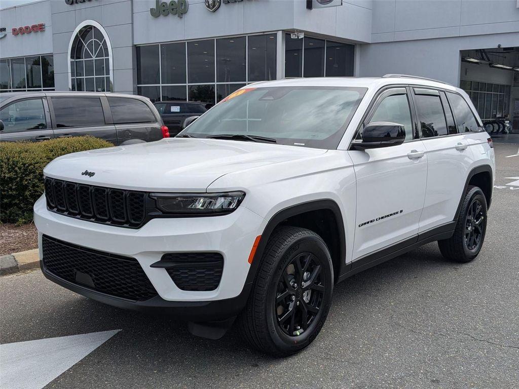 new 2025 Jeep Grand Cherokee car, priced at $42,385