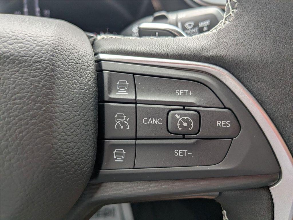 new 2025 Jeep Grand Cherokee car, priced at $42,385