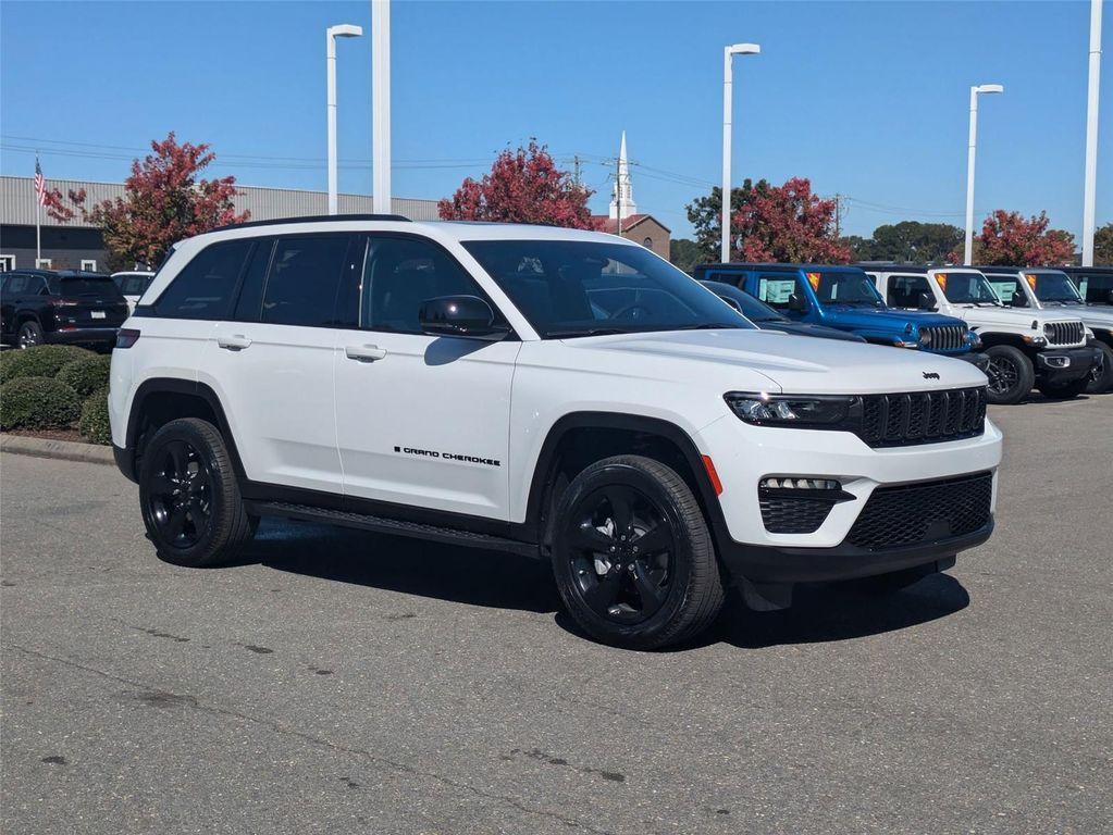 new 2025 Jeep Grand Cherokee car, priced at $47,340