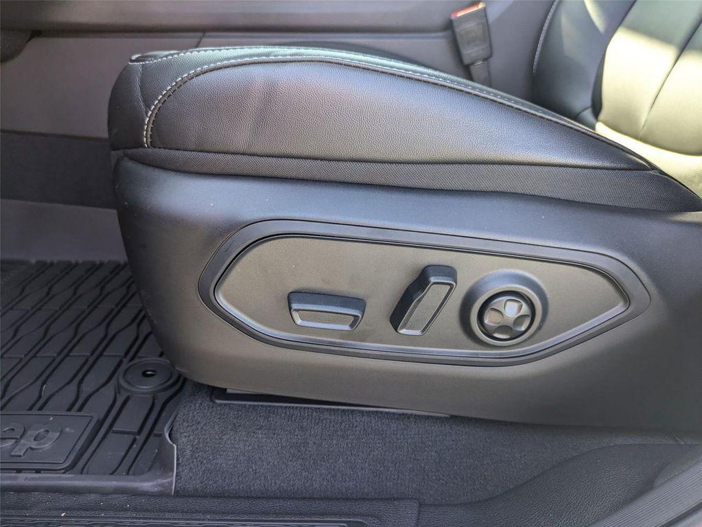 new 2025 Jeep Grand Cherokee car, priced at $47,340