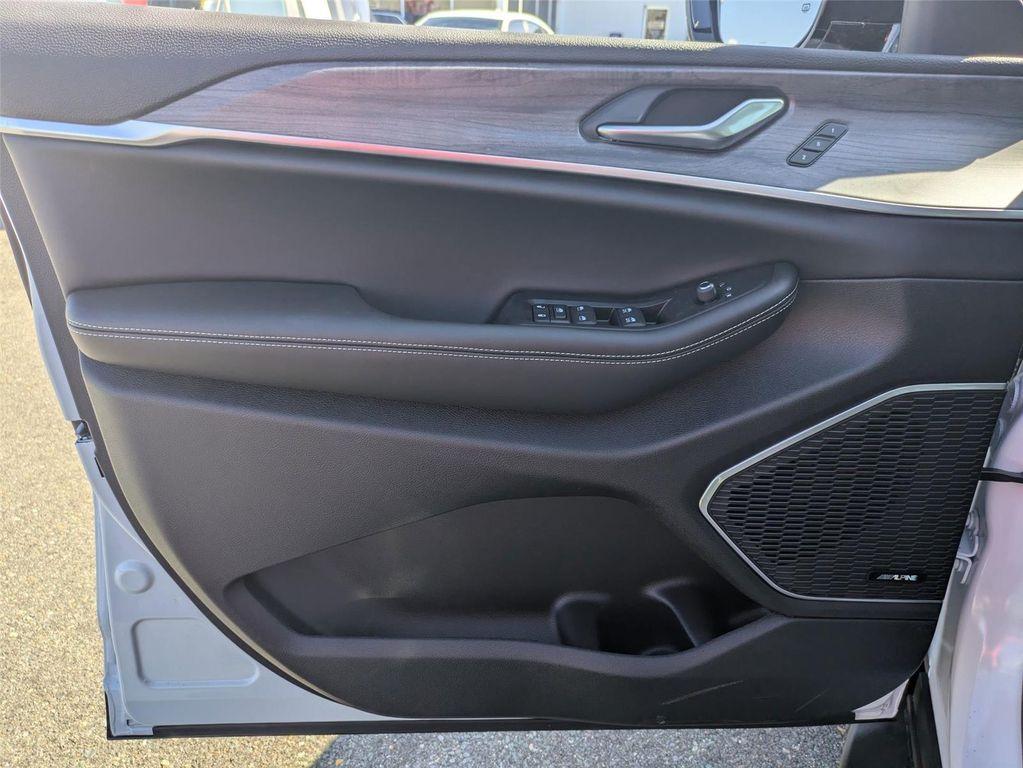 new 2025 Jeep Grand Cherokee car, priced at $47,340