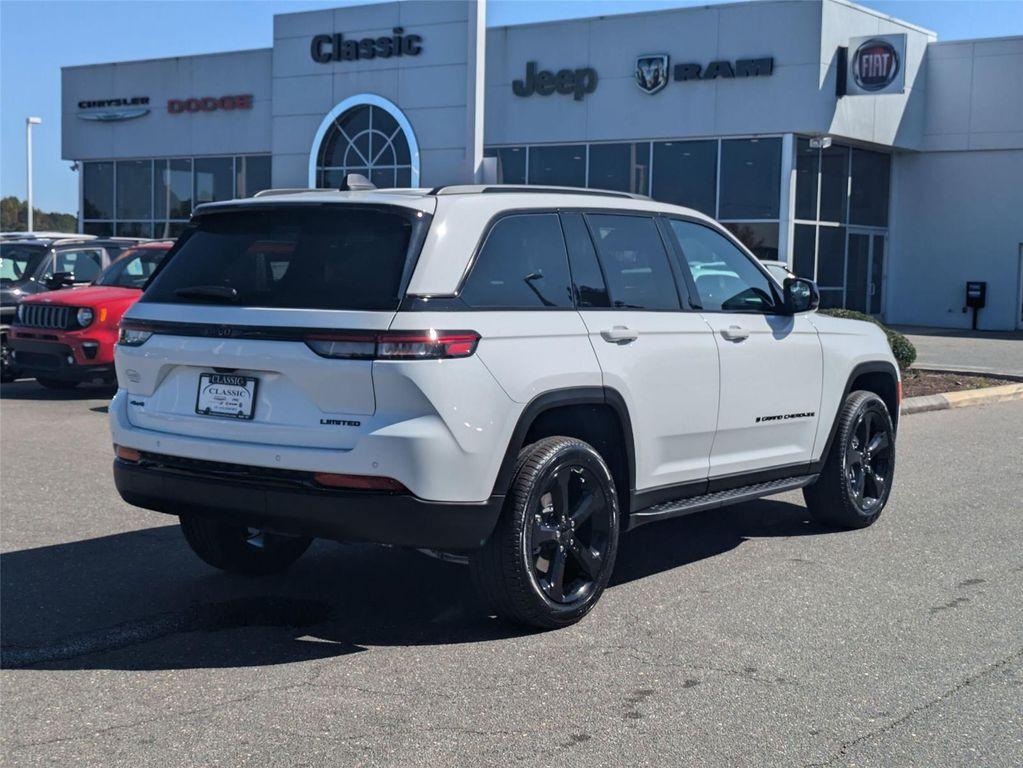 new 2025 Jeep Grand Cherokee car, priced at $47,340