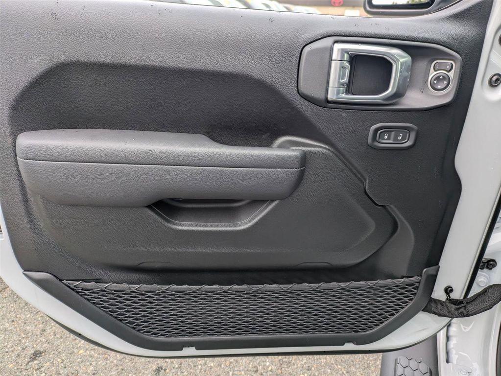 new 2025 Jeep Wrangler car, priced at $42,070