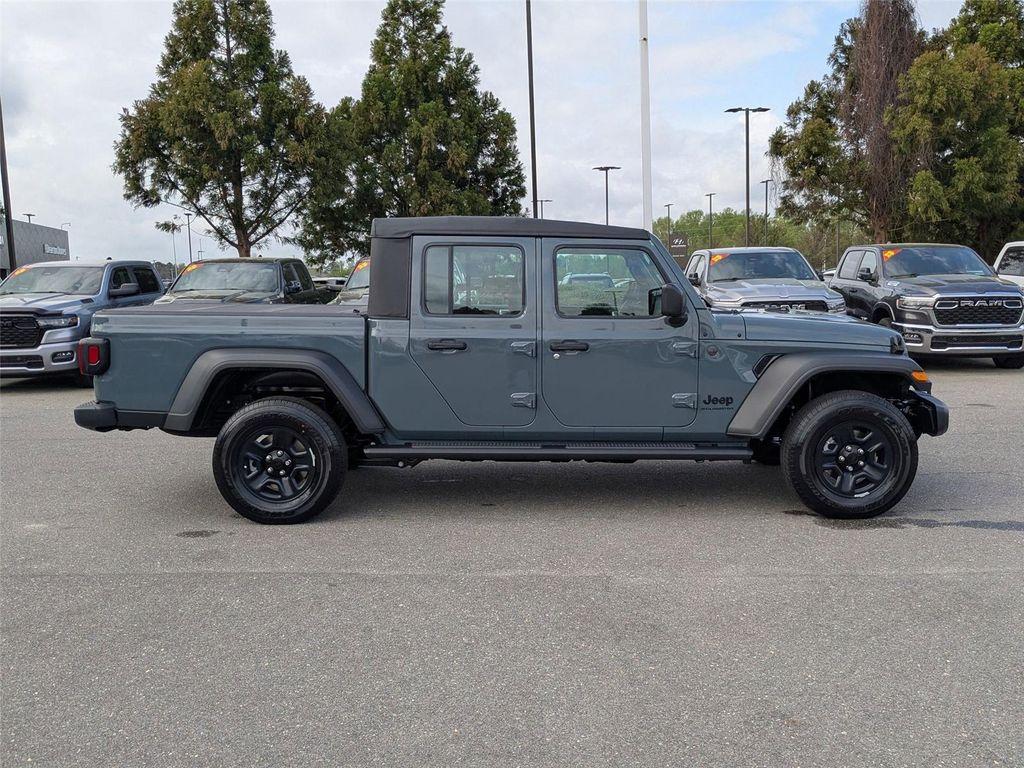 new 2025 Jeep Gladiator car, priced at $40,330