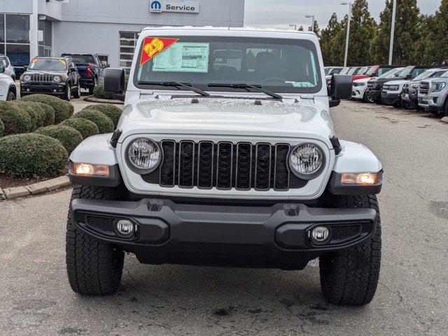 new 2025 Jeep Gladiator car, priced at $40,900