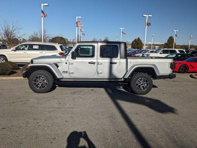 new 2024 Jeep Gladiator car, priced at $39,366