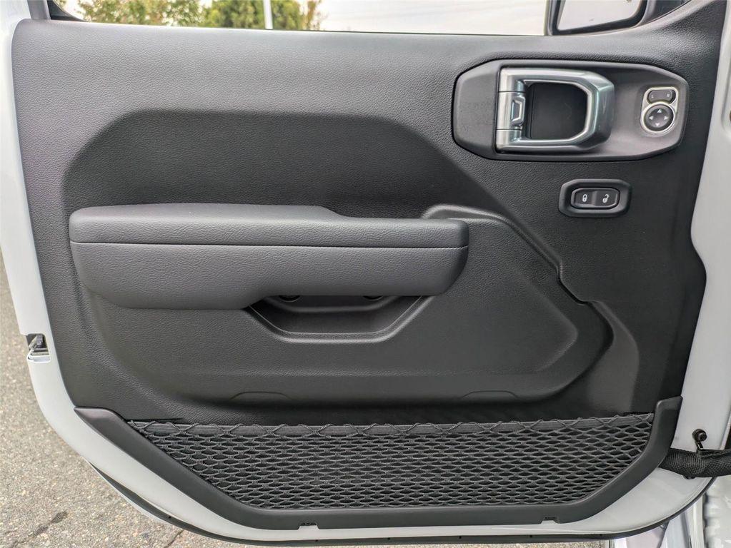 new 2025 Jeep Wrangler car, priced at $47,880