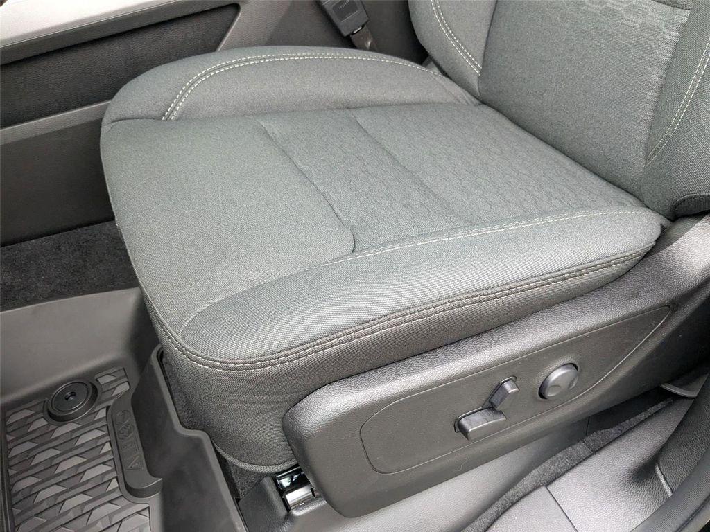 new 2025 Ram 1500 car, priced at $51,752