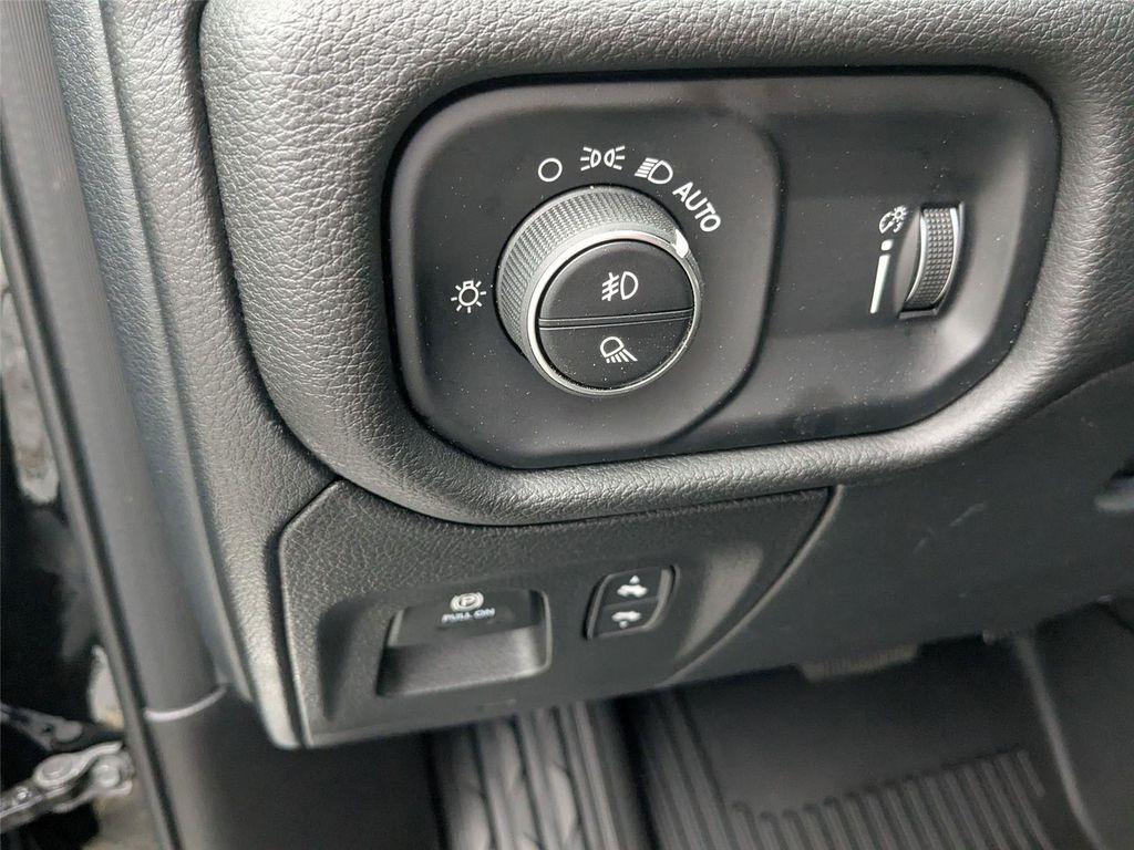 new 2025 Ram 1500 car, priced at $51,752
