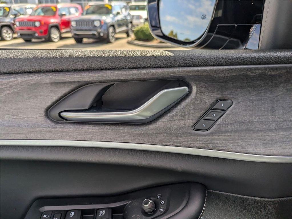 new 2025 Jeep Grand Cherokee car, priced at $48,930