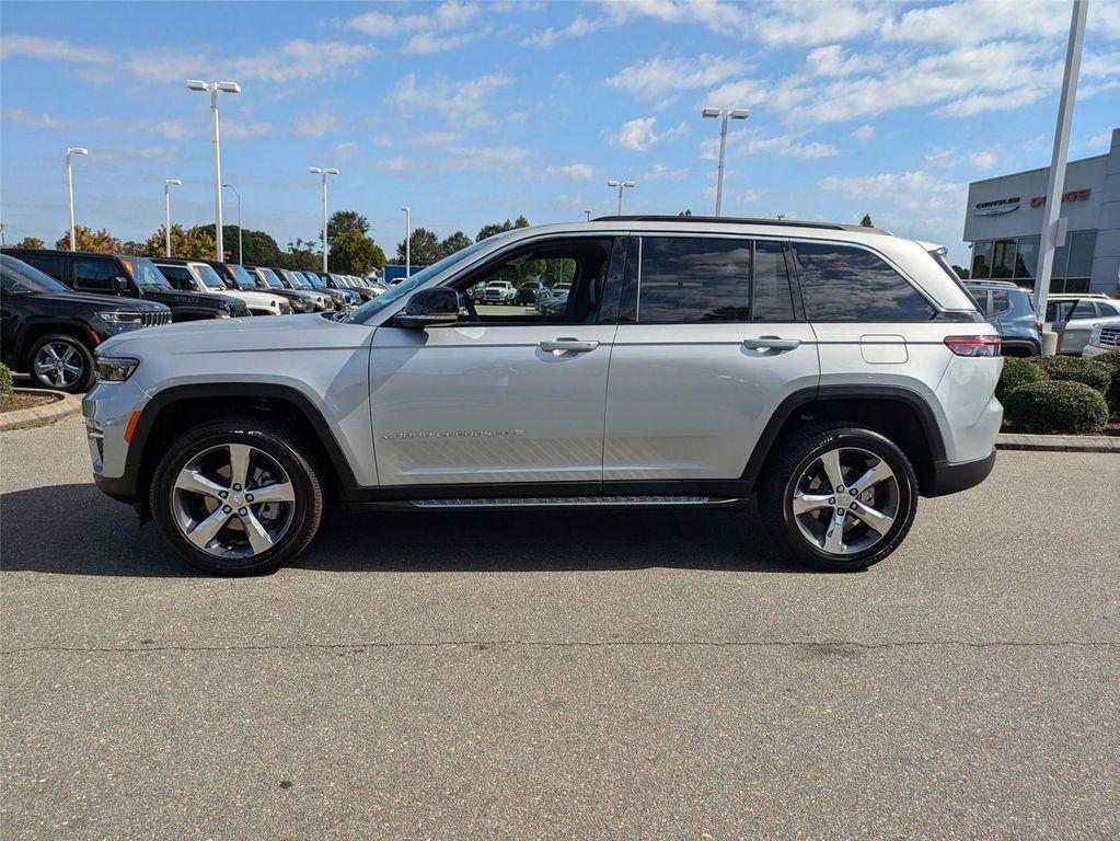 new 2025 Jeep Grand Cherokee car, priced at $48,930