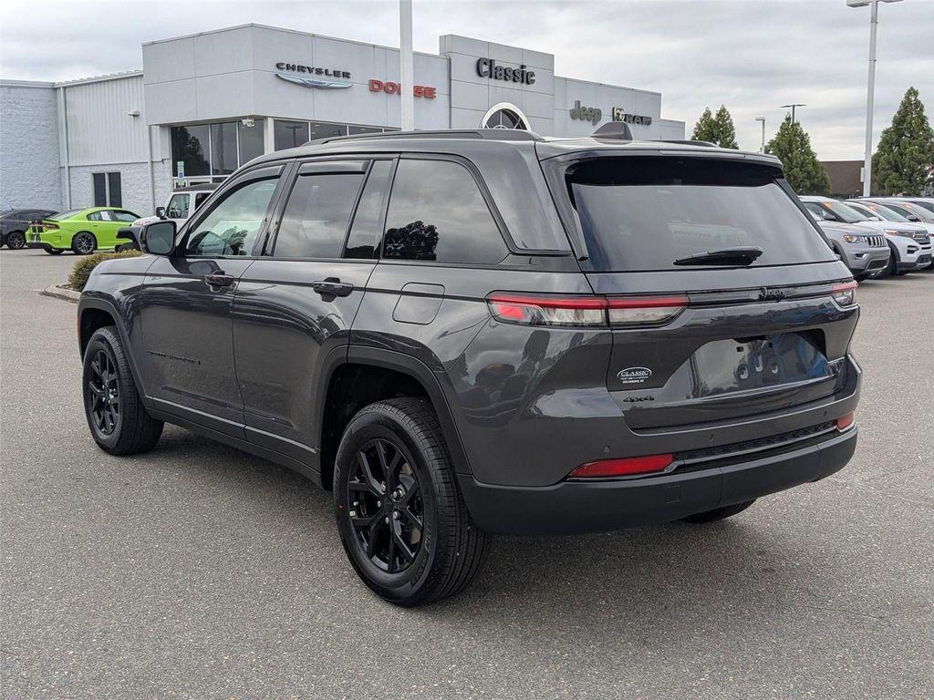 new 2025 Jeep Grand Cherokee car, priced at $42,980