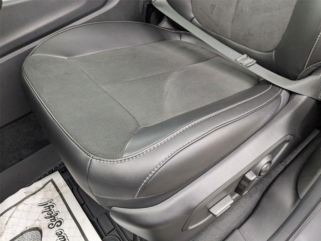 new 2025 Jeep Grand Cherokee car, priced at $42,980