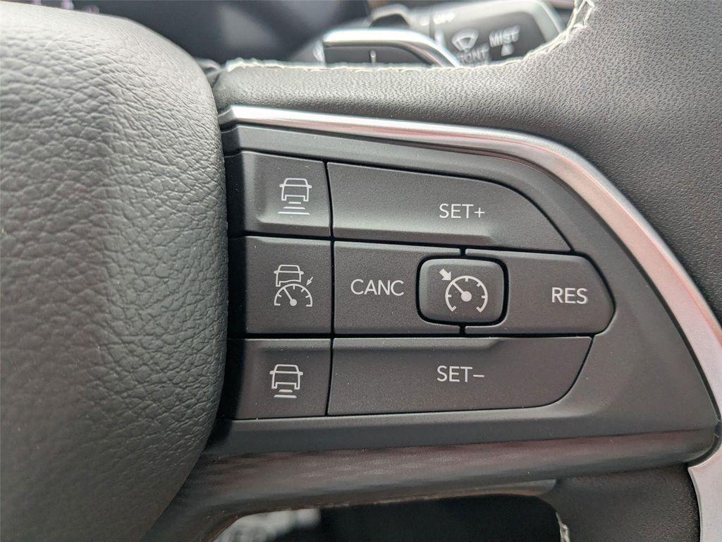 new 2025 Jeep Grand Cherokee car, priced at $42,980