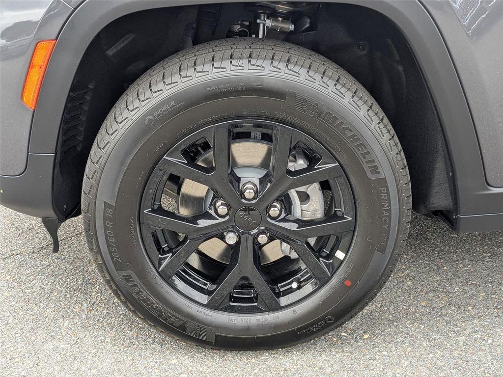 new 2025 Jeep Grand Cherokee car, priced at $42,980