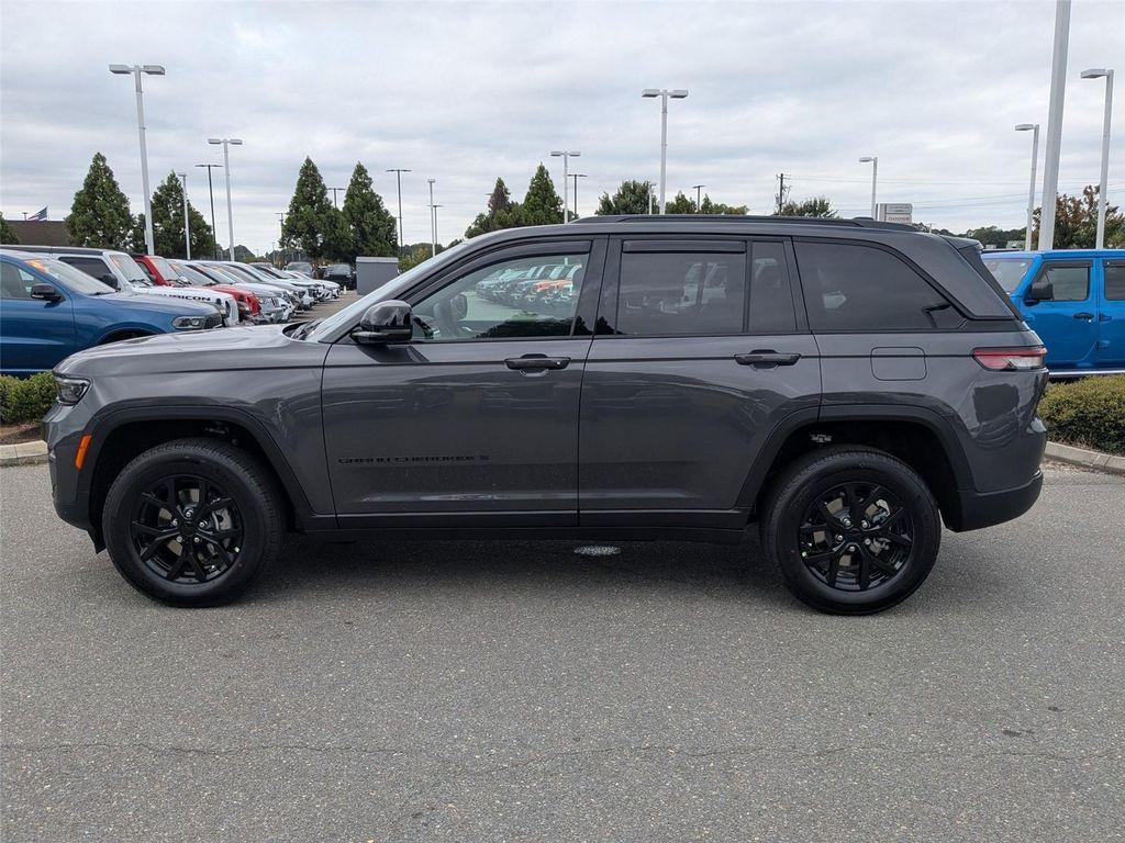 new 2025 Jeep Grand Cherokee car, priced at $42,980