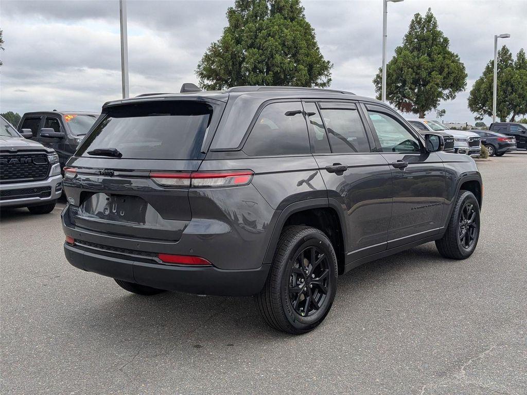 new 2025 Jeep Grand Cherokee car, priced at $42,980