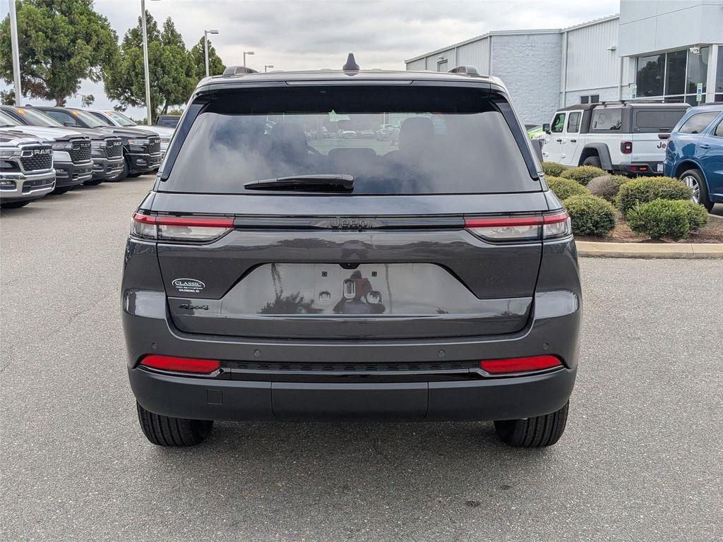 new 2025 Jeep Grand Cherokee car, priced at $42,980