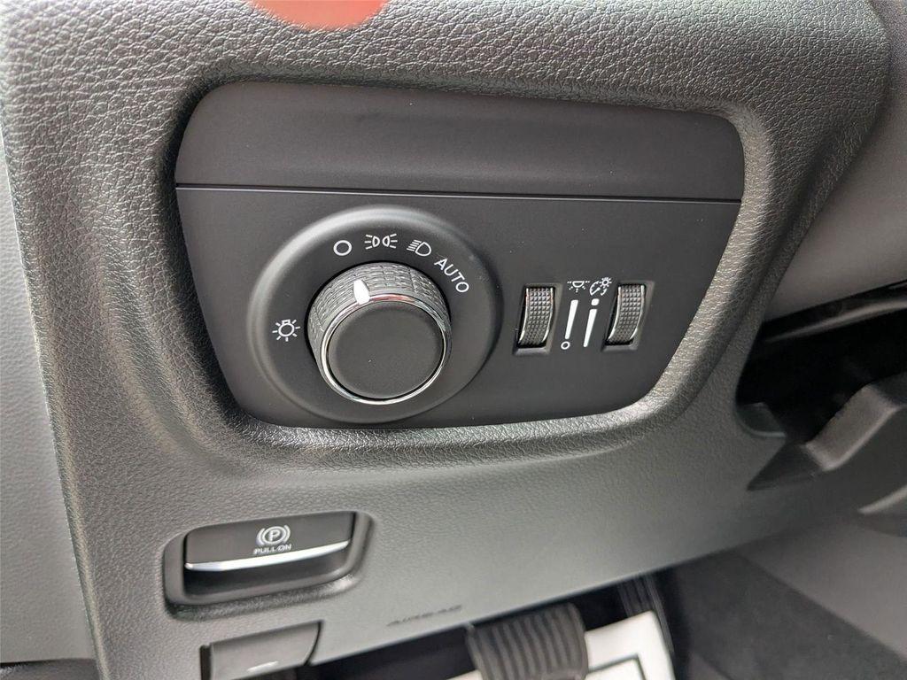new 2025 Jeep Grand Cherokee car, priced at $42,980