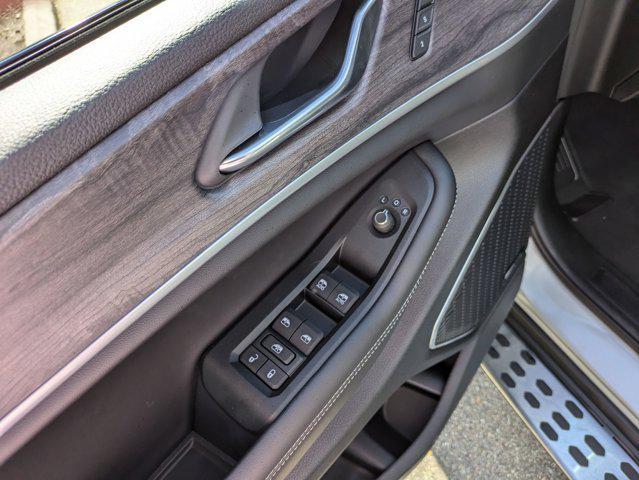 new 2025 Jeep Grand Cherokee car, priced at $48,489