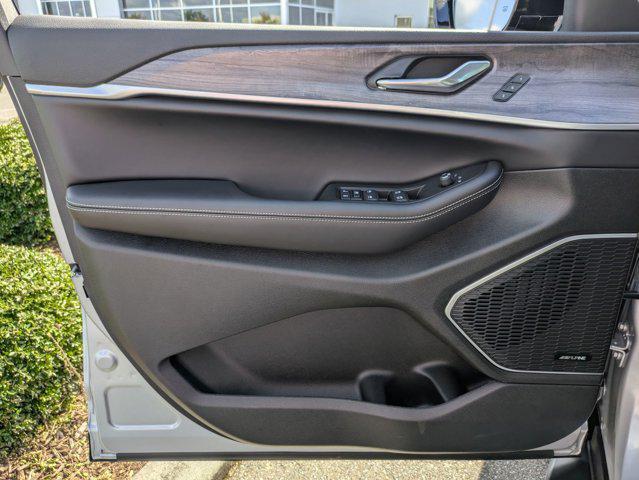 new 2025 Jeep Grand Cherokee car, priced at $48,489