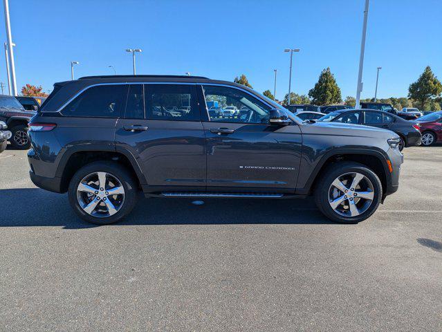 new 2025 Jeep Grand Cherokee car, priced at $52,180