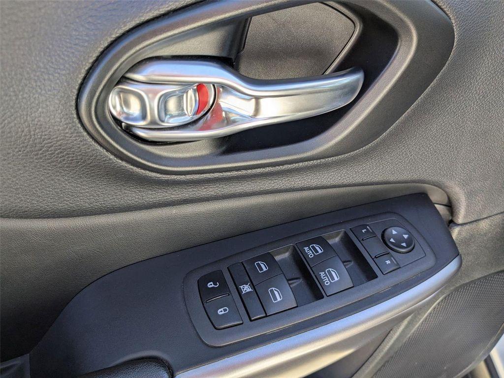 used 2022 Jeep Cherokee car, priced at $22,900