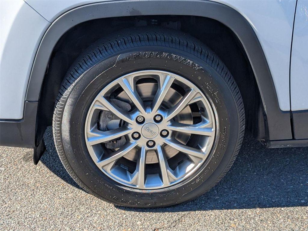 used 2022 Jeep Cherokee car, priced at $22,900