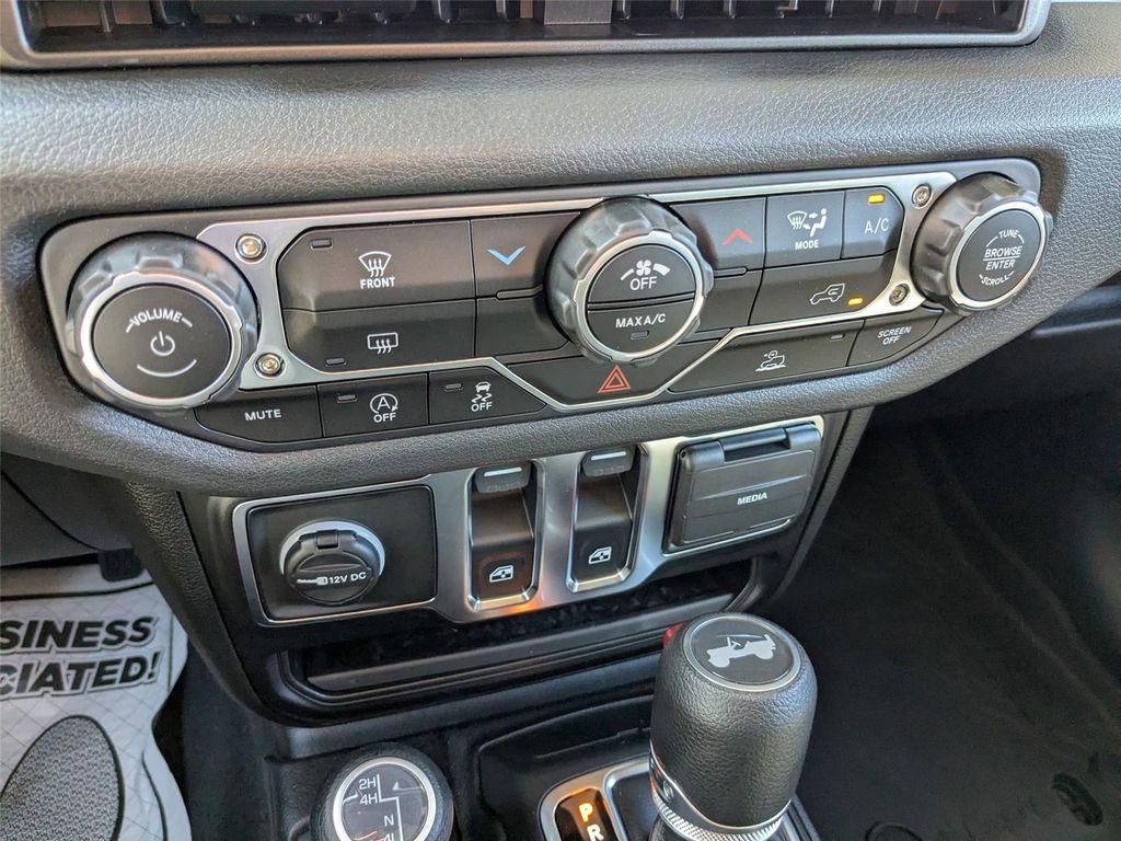 new 2025 Jeep Wrangler car, priced at $41,645