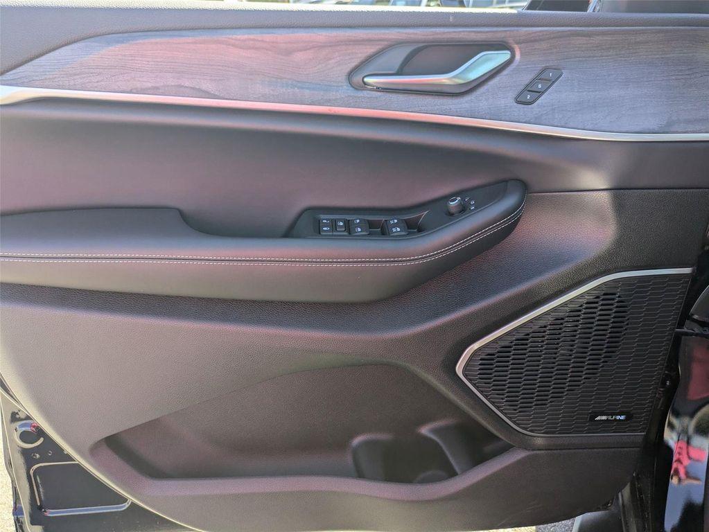 new 2025 Jeep Grand Cherokee car, priced at $49,935