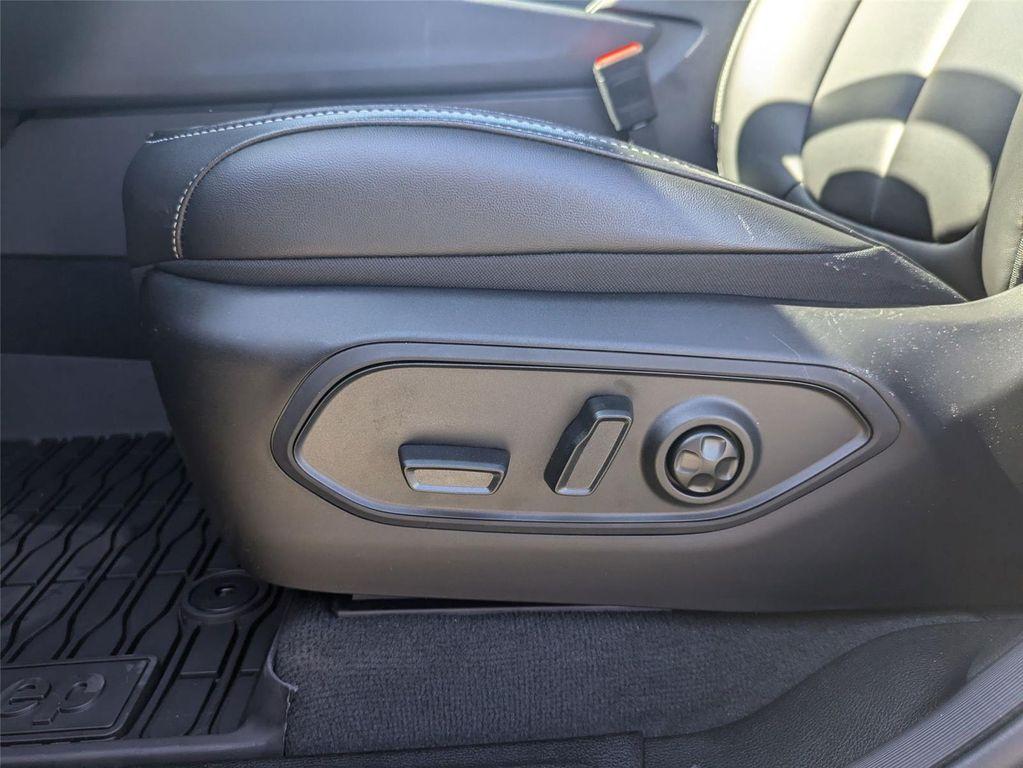new 2025 Jeep Grand Cherokee car, priced at $49,935