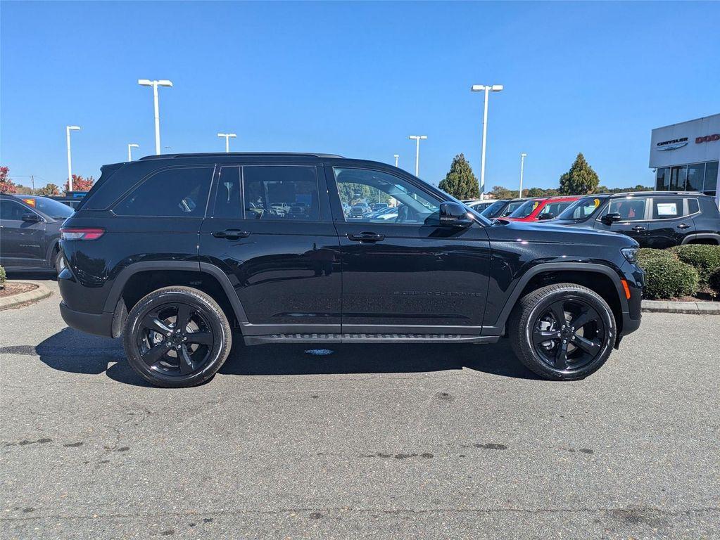 new 2025 Jeep Grand Cherokee car, priced at $49,935
