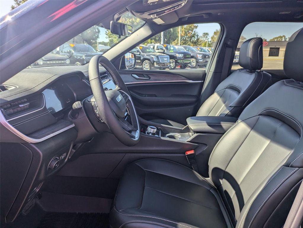 new 2025 Jeep Grand Cherokee car, priced at $49,935