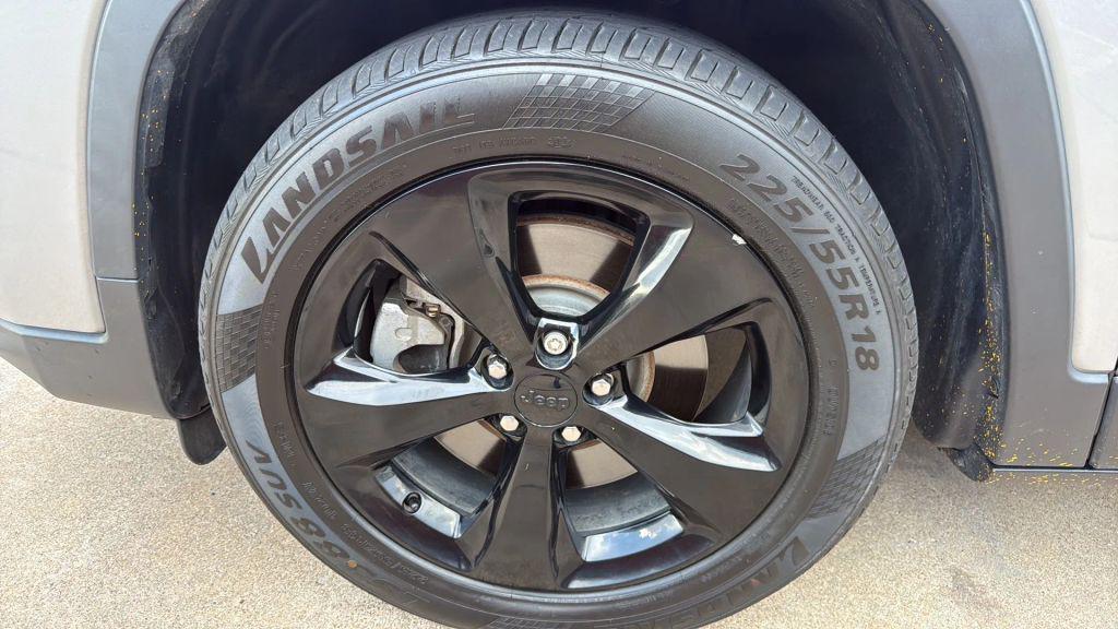used 2020 Jeep Cherokee car, priced at $11,995