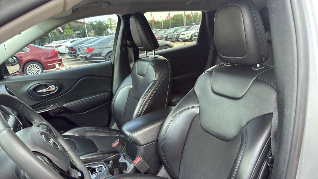 used 2020 Jeep Cherokee car, priced at $11,995