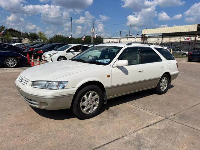 used 1997 Toyota Camry car, priced at $12,995