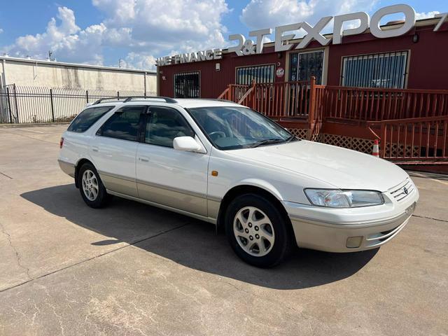 used 1997 Toyota Camry car, priced at $12,995