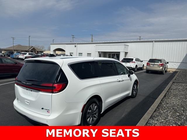 used 2023 Chrysler Pacifica Hybrid car, priced at $28,899