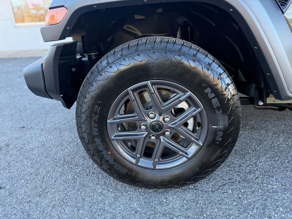 new 2026 Jeep Wrangler car, priced at $45,819