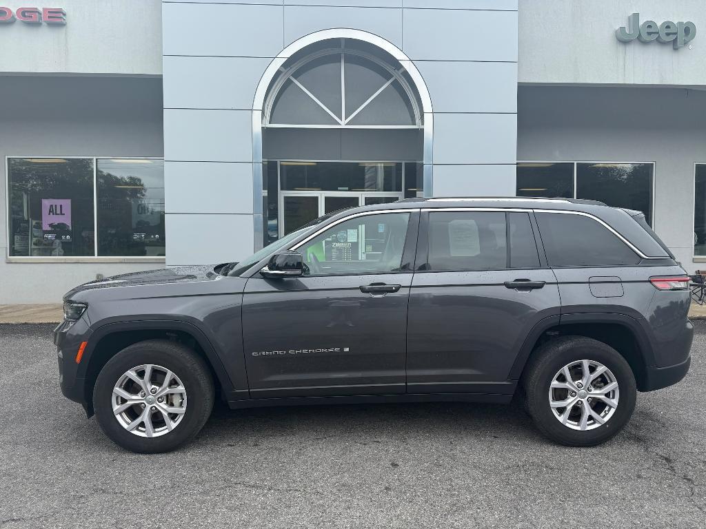 used 2022 Jeep Grand Cherokee car, priced at $36,900